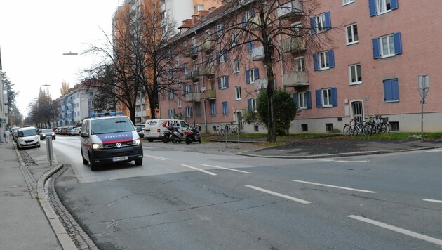 In der Neuholdaugasse in Graz feuerte ein Mann mit einer Gaspistole aus einem Fenster (Bild: Christian Jauschowetz)