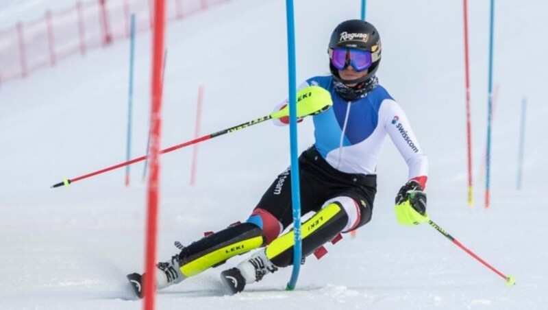 Auch die Schweizer Ski-Königin Lara Gut schnallte am Dienstag in der Zürser Flexenarena die, für sie eher ungewohnten, Slalom-Skier an. (Bild: Maurice Shourot)