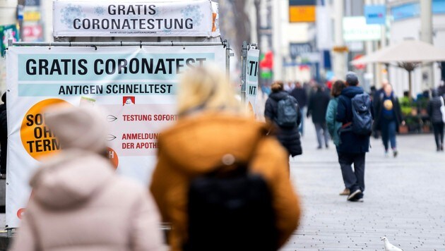 Wird aus dem Lockdown für Ungeimpfte ein kompletter für alle Österreicher? Experten schließen das nicht aus. (Bild: APA/Georg Hochmuth)
