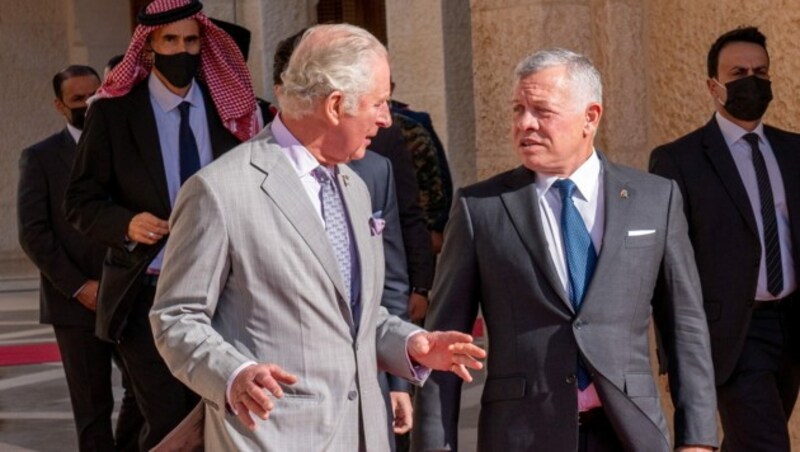 Prinz Charles im Gespräch mit dem jordanischen König Abdullah II. (Bild: POOL / REUTERS / picturedesk.com)