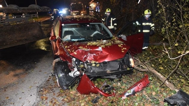 Bei einem Unfall in Reisenberg wurden drei Fahrzeuge schwer beschädigt. Die polizeilichen Ermittlungen zum Unfallhergang laufen noch. (Bild: Monatsrevue/Lenger Thomas)