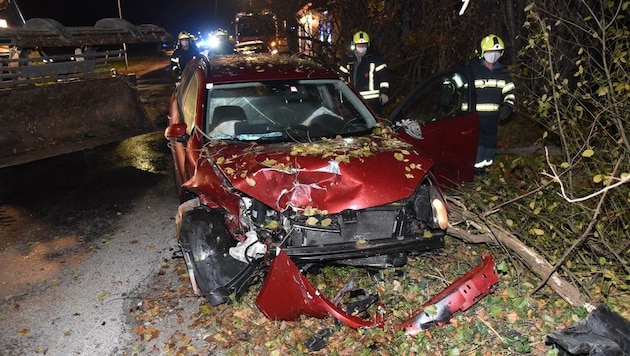 Bei einem Unfall in Reisenberg wurden drei Fahrzeuge schwer beschädigt. Die polizeilichen Ermittlungen zum Unfallhergang laufen noch. (Bild: Monatsrevue/Lenger Thomas)