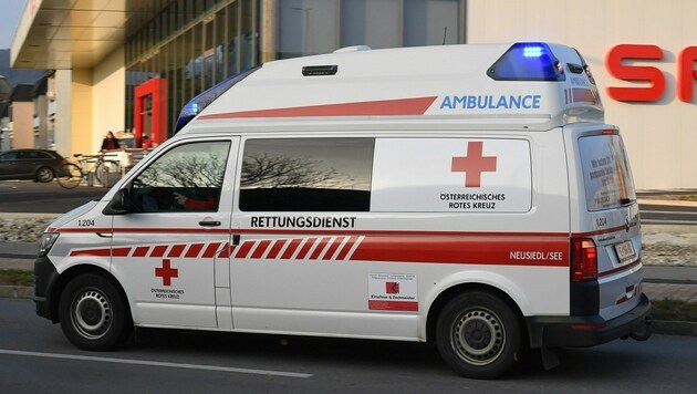 Die Verletzte wurde ins Klinikum Klagenfurt transportiert (Bild: P. Huber)