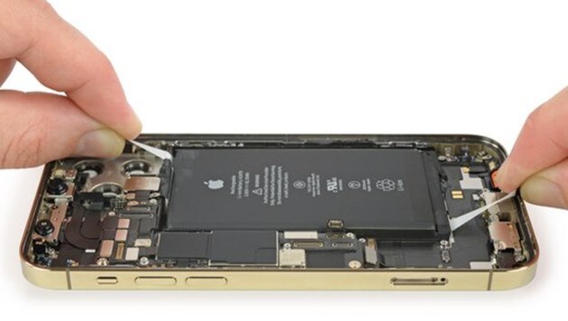 Bisher wandten sich iPhone-Nutzer, die ihre Geräte selber reparieren wollten, an Helfer wie iFixIt. Bald sollen sie aber auch direkt bei Apple Ersatzteile und Reparaturanleitungen bekommen. (Bild: ifixit.com)