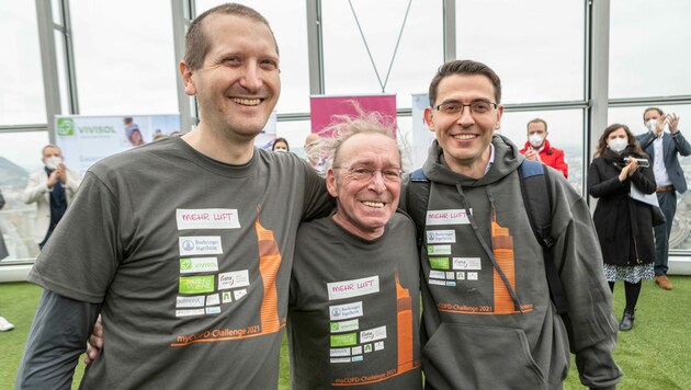 Von links: Martin Gütlbauer (Physiotherapeut), Eberhard Jordan, Dr. Milos Petrovic (Arzt) (Bild: Christoph Hopf)