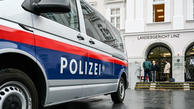 Der Angeklagte (35) in Linz war ungewöhnlich gesprächig. (Bild: Alexander Schwarzl)