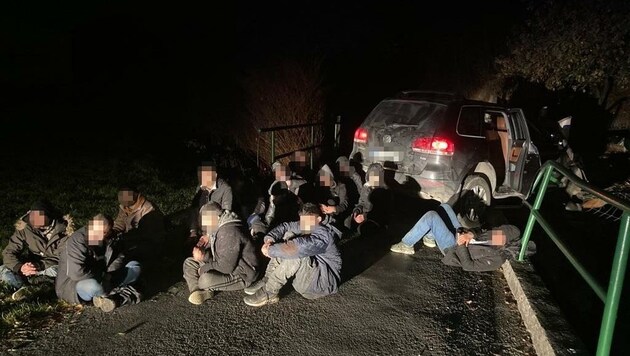 Am Montagabend wurden die Flüchtlinge bei Schwarzenbach festgenommen. Aktuell befinden sie sich schon auf dem Weg in Erstaufnahmezentren. (Bild: zVg)