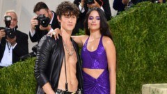 Camila Cabello und Shawn Mendes haben sich getrennt, wollen aber „weiter beste Freunde sein“. (Bild: APA/Photo by Angela WEISS/AFP)