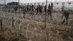 Der Checkpoint „Kuznitsa“ an der Grenze in der Nähe von Grodno (Bild: AP)