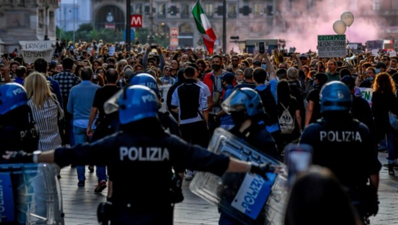 Die Anti-Corona-Maßnahmen der italienischen Regierung führten immer wieder zu heftigen Protesten (Archivbild). (Bild: AP)