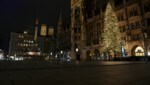 Ein fast menschenleerer Marienplatz in München im Dezember 2020. Auch heuer könnte ein ähnliches Szenario drohen. (Bild: AFP)