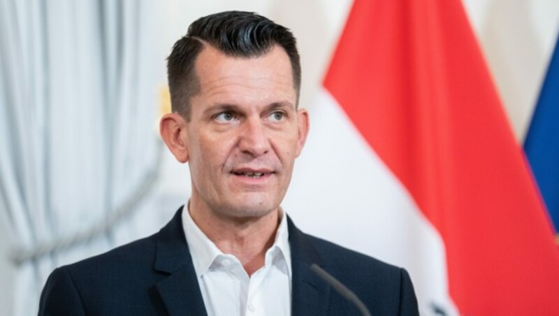 Gesundheitsminister Mückstein will mit einer Briefaktion im Dezember die Impfquote steigern. (Bild: APA/GEORG HOCHMUTH)