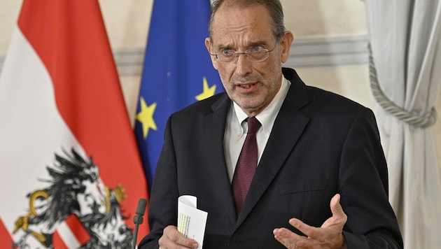 Ebenfalls abgetreten: Bildungsminister Faßmann (Bild: APA/Hans Punz)