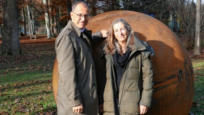 Wolfgang Muchitsch, Leiter des Universalmuseums Joanneum, und Elisabeth Fiedler (Kunst im öffentl. Raum). (Bild: Christian Jauschowetz)