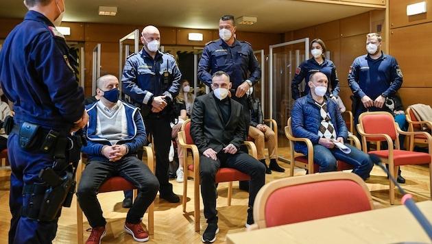 Die drei Angeklagten in Linz leugneten bis zum Prozessende. Die Urteile sind nicht rechtskräftig. (Bild: Alexander Schwarzl)