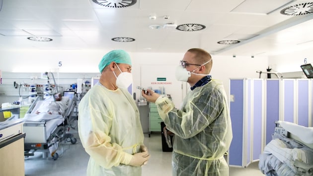 Andreas Brunauer betreut als leitender Oberarzt die Corona-Patienten auf den anästhesiologischen Intensivstationen im Uniklinikum Salzburg. (Bild: Tröster Andreas)