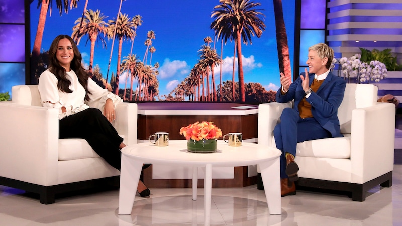 Ellen DeGeneres applaudiert ihrer Nachbarin Herzogin Meghan für ihren Auftritt in ihrer Show. (Bild: APA/Michael Rozman/Warner Bros. via AP)