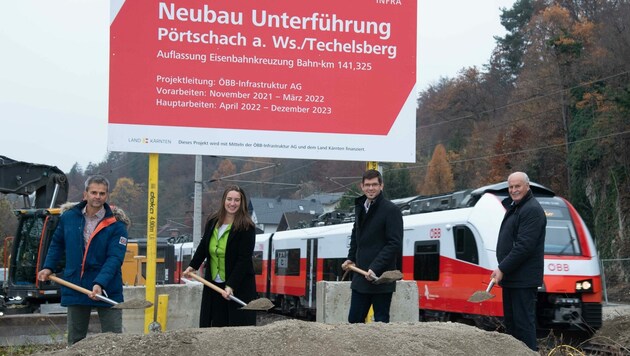 Franz Jank (ÖBB), Bgm. Silvia Häusl-Benz, LR Martin Gruber und Bgm. Johann Koban beim Spatenstich. (Bild: ÖBB/Studio Horst)