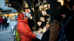 Bald schon könnte in Österreich wieder eine vorzeitige „Weihnachtsruhe“ herrschen. (Bild: AP Photo/Michael Gruber)