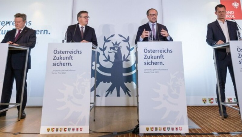 Wiens Bürgermeister Ludwig, Tirols Landeshauptmann Platter, Bundeskanzler Schallenberg und Gesundheitsminister Mückstein (v.l.n.r.) (Bild: APA/EXPA/Johann Groder)