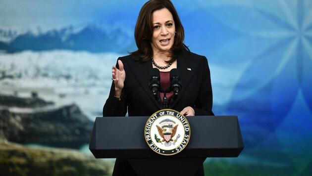 Weil US-Präsident Joe Biden aufgrund einer Vorsorgeuntersuchung unter Narkose gesetzt wird, übernimmt Vizepräsidentin Kamala Harris vorübergehend die Macht im Weißen Haus. (Bild: AFP)