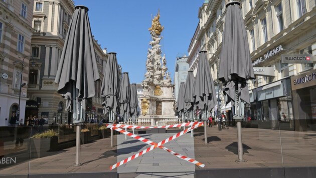 Das wollten wir nie wieder sehen, aber ab Montag ist es wieder so weit: Wien sperrt zu. (Bild: Tomschi Peter)