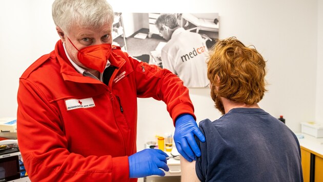 Chefarzt Thomas Fluckinger behandelt seit Jahren Obdachlose. Jetzt wird das Medikament jedoch knapp. (Bild: ANDREAS AMPLATZ)