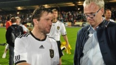 Weltmeister Lothar Matthäus (li.) muss auf das Treffen mit Organisator Ralph Schader noch warten. (Bild: Schopper )