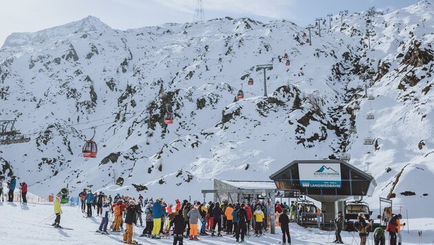 Anfang Oktober startete das Kitzsteinhorn in die Skisaison, seit Montag galt die 2-G-Regel (Bild: EXPA/Stefanie Oberhauser)