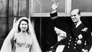 El 20 de noviembre de 1947, la reina Isabel II y el príncipe Felipe se casaron en Londres.  (Imagen: APA/AFP)