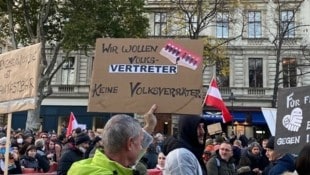 Zu den untersagten „Spaziergängen“ rufen jene Gruppen auf, die auch schon während der Covid-Pandemie Impfgegener zu Demos nach Wien riefen. (Bild: zVg)