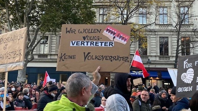 The groups calling for the banned "walks" were the same groups that had already called anti-vaccination activists to demonstrations in Vienna during the Covid pandemic. (Bild: zVg)