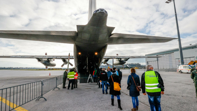 Großer Andrang auf Impfaktion in Militärflugzeug (Bild: Markus Tschepp)