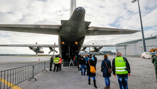 Großer Andrang auf Impfaktion in Militärflugzeug (Bild: Markus Tschepp)