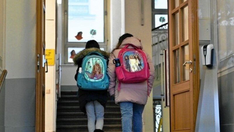 Die Schüler sind weiterhin in ihren Klassen. (Bild: HERBERT NEUBAUER / APA / picturedesk.com)