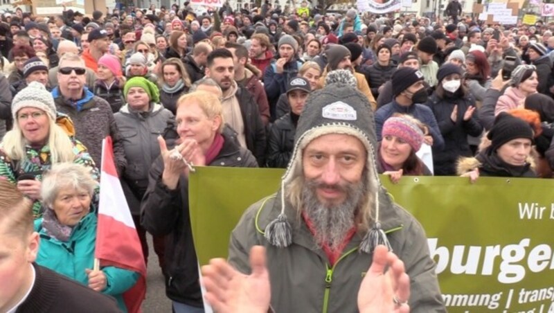 Nur wenige Teilnehmer trugen FFP2-Masken. (Bild: Maurice Shourot)