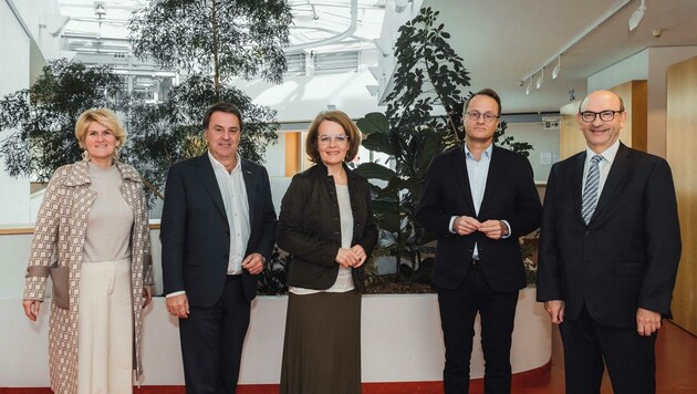 Optimistisch: Landesrätin Christiane Teschl-Hofmeister mit Wolfgang Ecker, Markus Hengstschläger und Norbert Kraker. (Bild: David Schreiber)