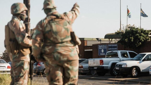 Symbolbild: Polizisten in Südafrika (Bild: AFP)