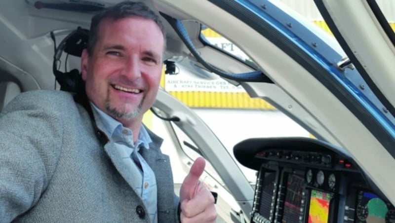 Pilot Roland P. starb im Wrack des Bell-Unglückshelis beim Aufprall. Unternehmer Haselsteiner stieg kurz zuvor aus dem Hubschrauber. (Bild: Gailtal-Journal)