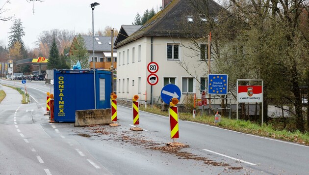 Salzburgs Grenzübergänge zu Bayern waren beim "Krone"-Lokalaugenschein am Montagnachmittag verwaist. (Bild: Tschepp Markus)