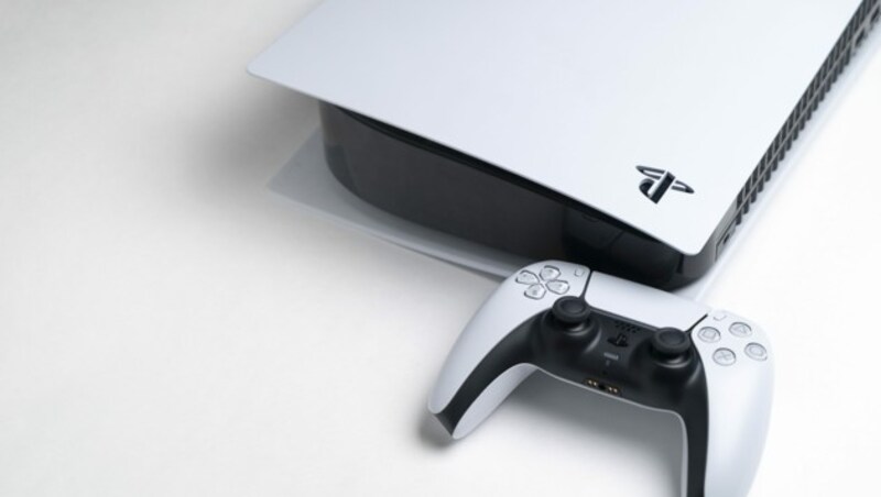 Wegen Chipkrise weiterhin Mangelware: Sonys PlayStation 5 (Bild: stock.adobe.com)