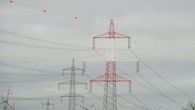 Triste Aussichten: Ab Jänner wird der Strom teurer. (Bild: P. Huber)