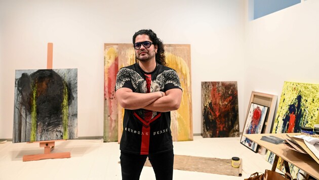 Enrique Fuentes in seinem Atelier. (Bild: Markus Wenzel)