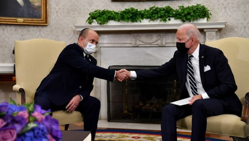 Israles Premier Naftali Bennett zu Besuch bei US-Präsident Joe Biden (Bild: APA/AFP/Nicholas Kamm)