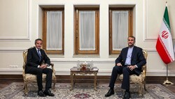 Irans Außenminister Hossein Amir-Abdollahian mit Rafael Grossi von der International Atomic Energy Agency (IAEA) (Bild: AFP or licensors)