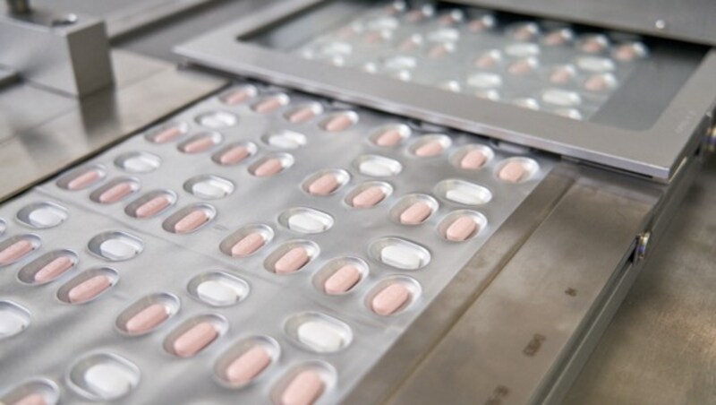 Das Pfizer-Medikament Paxlovid soll schwere Krankheitsverläufe bei Covid verhindern. (Bild: APA/AFP/Pfizer/Handout)