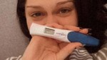 Jessie J. zeigte sich auf Instagram mit ihrem positiven Schwangerschaftstest und sprach in einer emotionalen Botschaft über ihre Fehlgeburt. (Bild: instagram.com/jessiej)