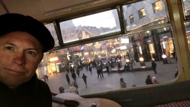 Jimmy Kelly postet ein Foto aus dem Tourbus vom Stephansplatz. (Bild: instagram.com/jimmykelly.official)