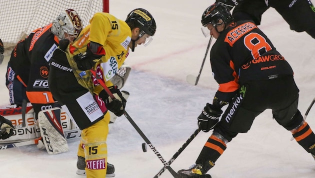 Eishockey-Spieler Calle Ackered (re.) will in Graz endlich voll durchstarten (Bild: GEPA pictures/ Mario Kneisl)