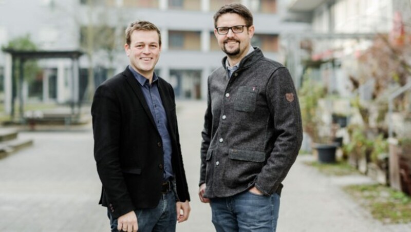 Ein Foto vom Jänner 2020: Damals wurde Thomas Peter Stadlbauer (hier noch mit Bart) als Büroleiter von Landesrat Stefan Kaineder bestellt. Im Herbst 2021 kam der Krebs leider zurück. (Bild: Werner Dedl, Berufsfotograf)